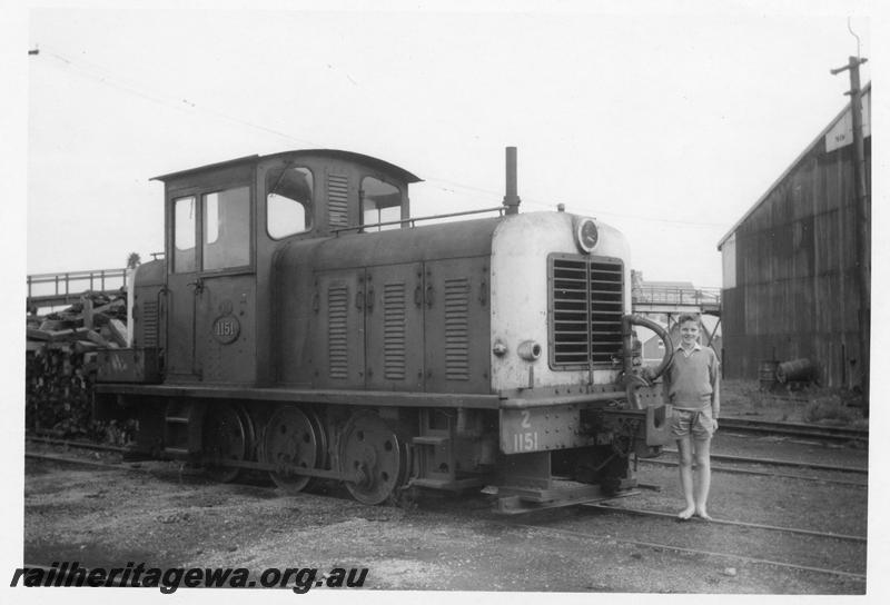 P08233
Z class 1151, Bunbury, side and front view
