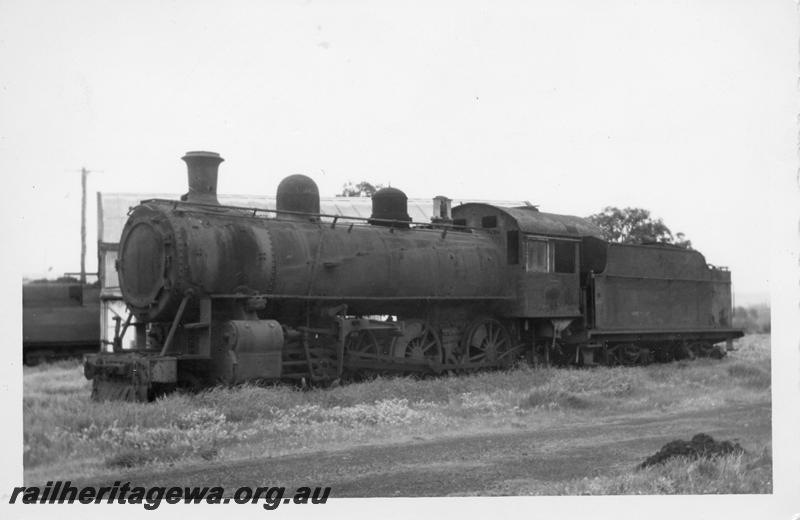 P08241
L class, stowed with number plates removed, front and side view.
