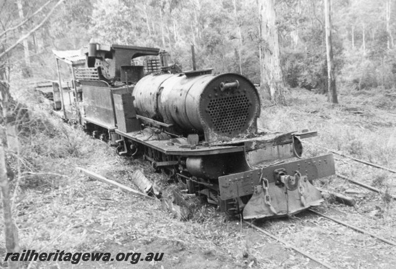 P08302
SSM loco, derelict and partially dismantled, Pemberton Mill, side and front view
