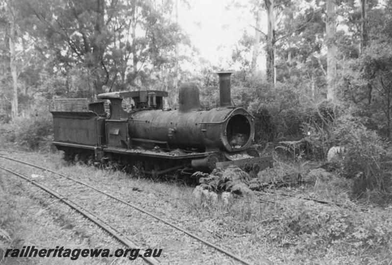 P08305
SSM loco, abandoned, Pemberton Mill, side and front view 
