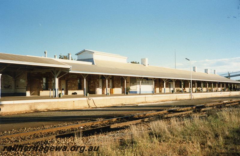 P08439
Kalgoorlie, station building, platform, rail side view, EGR line.

