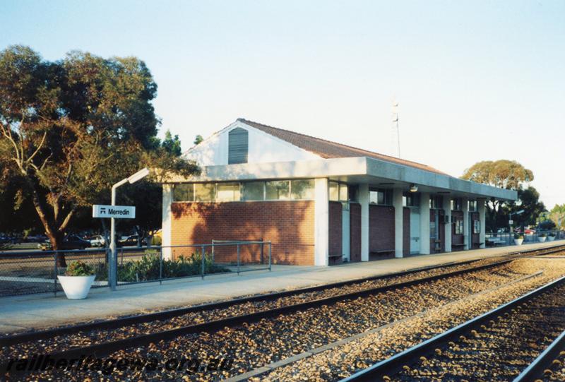 P08456
Merredin, station building, standard gauge, view from rail side, Westrail nameboard, EGR line.
