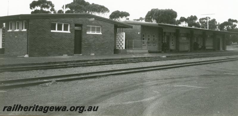 P08562
Wongan Hills, station building, view from rail side, EM line.

