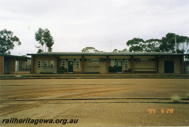 P08563
Wongan Hills, station building, view from rail side, EM line.
