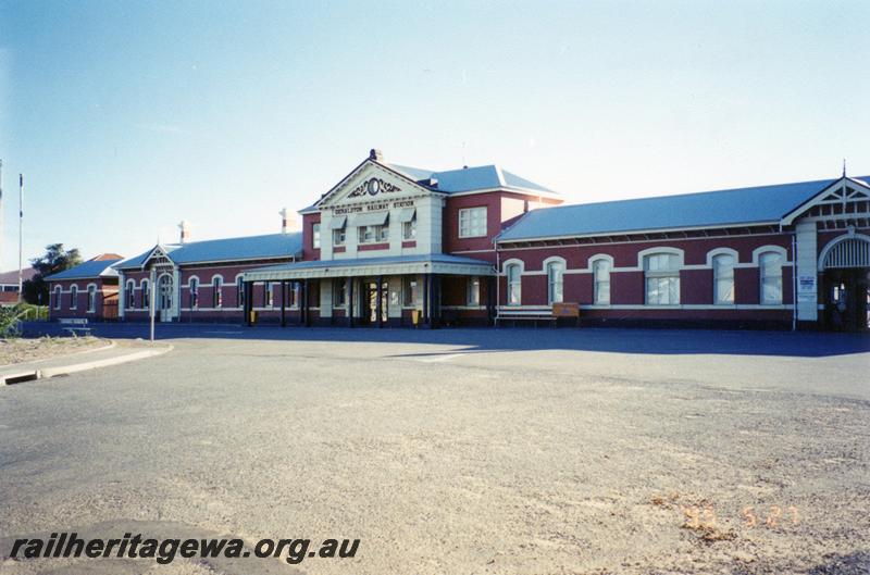 P08568
Geraldton, station building, station building, view from road side, NR line.
