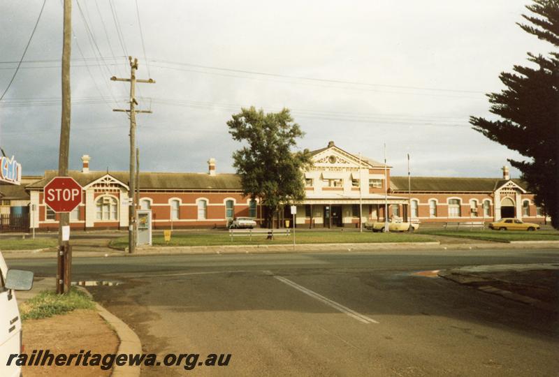 P08570
Geraldton, station building, station building, view from road side, NR line.
