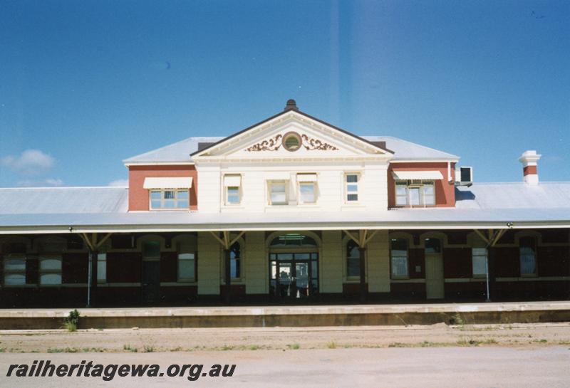 P08576
Geraldton, station building, station building, view from rail side, NR line.

