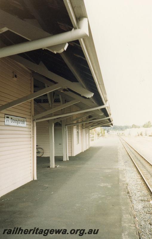 P08633
Donnybrook, station building, platform, view along platform, PP line.
