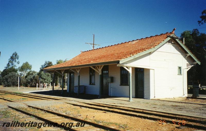 P08665
Mukinbudin, station building, platform, Westrail nameboard, view from rail side, WLB line.
