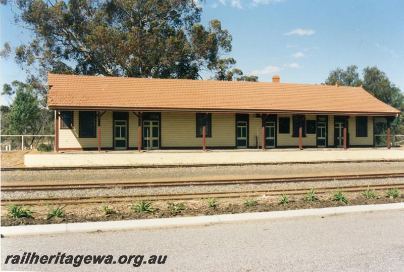 P08756
Station building, Pingelly, GSR line, trackside view
