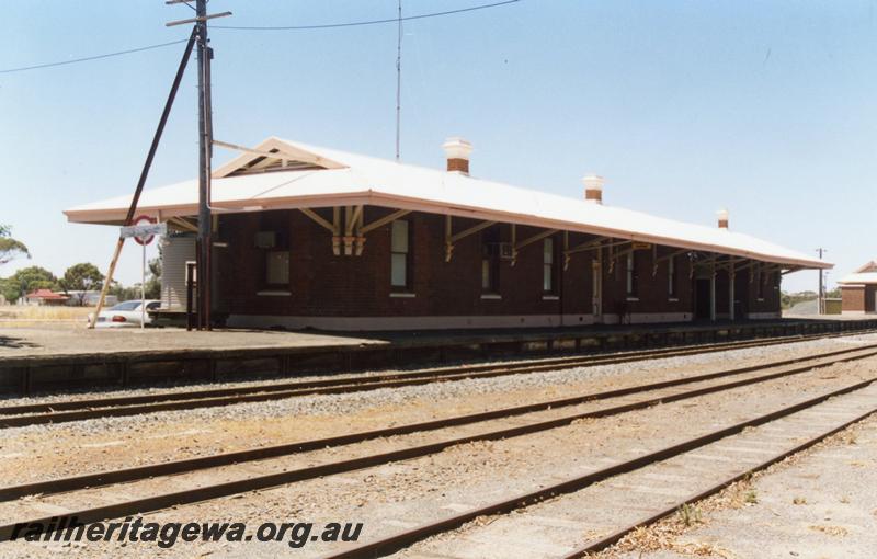 P08762
Station buildings, Wagin, GSR line, end and west side view
