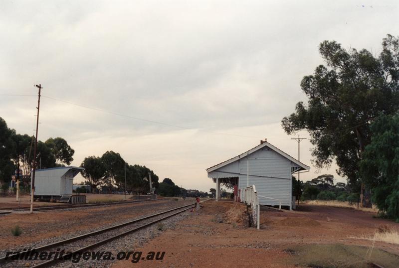 P08804
Station building, goods shed, Pingelly, GSR line, view looking north along the track, buildings painted blue
