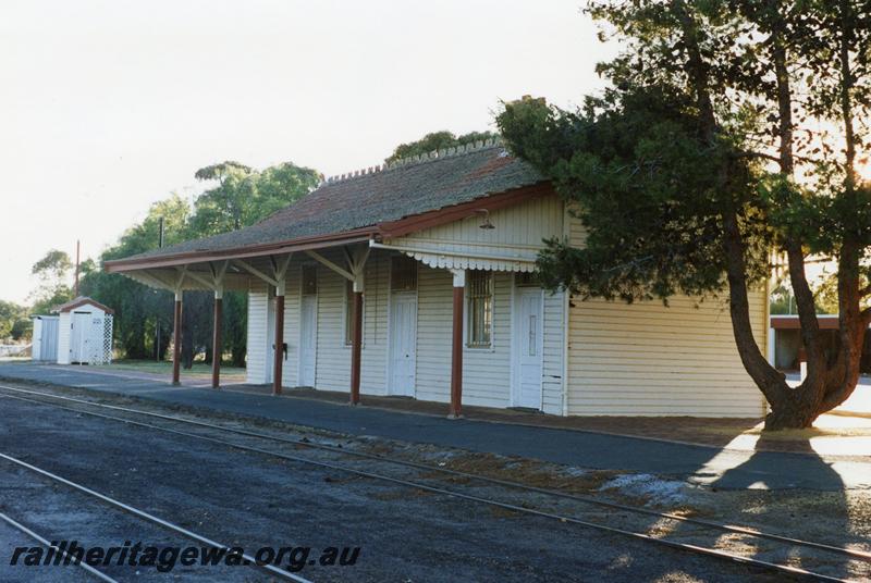 P08819
Station building, Quairading, YB line, in use as the Information Centre, trackside view
