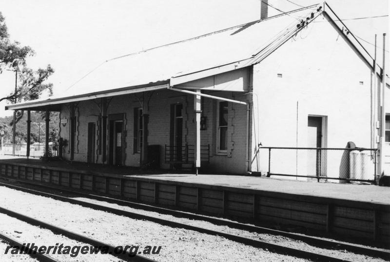 P08831
Station building, Mingenew, MR line, trackside and end view.
