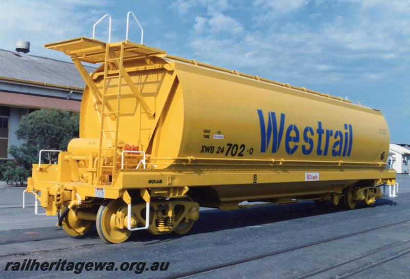 P08920
XWB class 24702-G grain hopper, end and side view, as new condition
