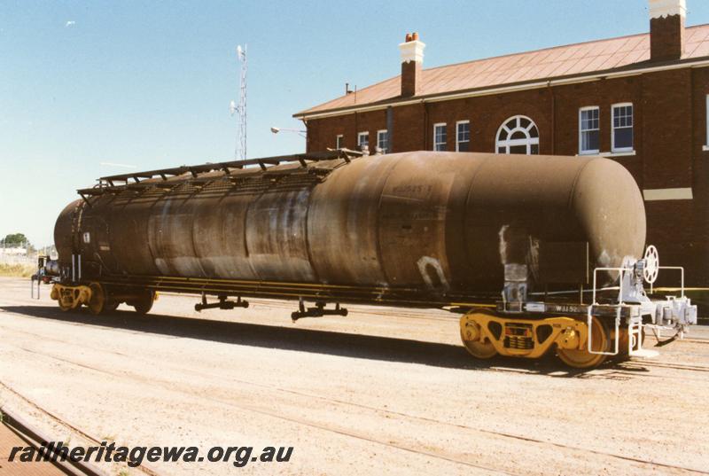 P08928
WJJ class 525-X bogie tank wagon, side and end view. This aluminium tanker was built by Comeng in NSW and was built for Caltex Oil Australia Pty Ltd.
