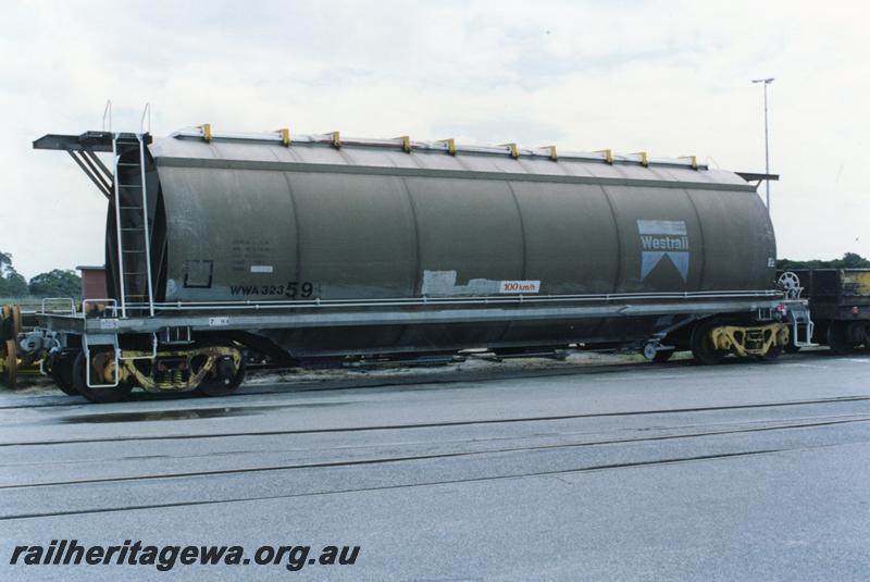 P08953
WWA class 32359-L all welded aluminium standard gauge grain hopper built at the Midland Workshops, end and side view
