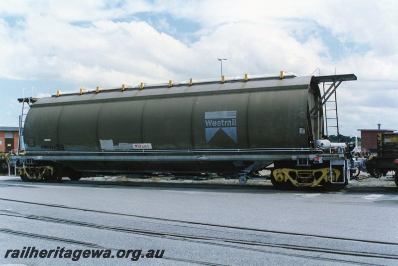 P08957
WWA class 32359-L all welded aluminium standard gauge grain hopper built at the Midland Workshops, side and end view.

