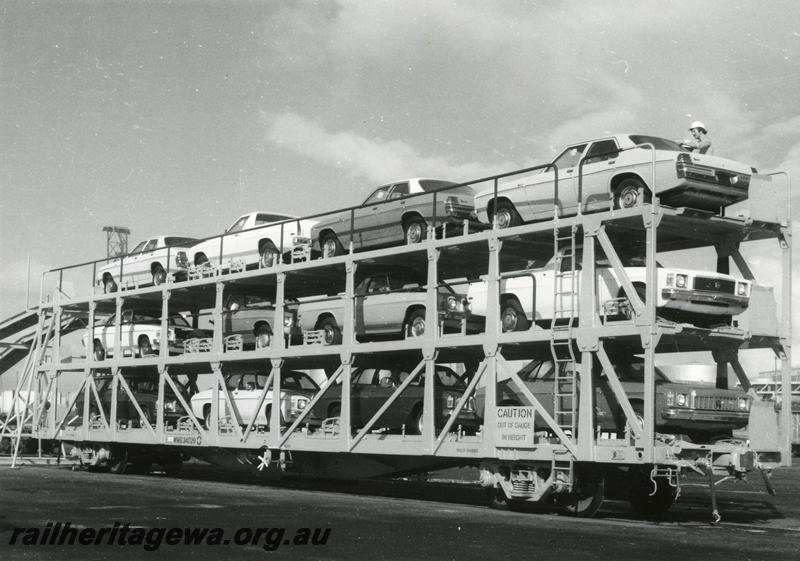 P08960
WMB class 34029 standard gauge triple deck car carrying wagon, side and end view, full load of vehicles. Later a WMGF class
