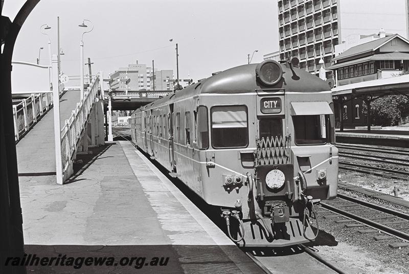 P08995
ADG class railcar, Platform 6, Perth station, coupled to ADA class in P8993

