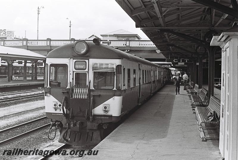 P09004
ADG class railcar set, Platform 2, Perth Station, view looking back at the front of the railcar, similar view to P9003 
