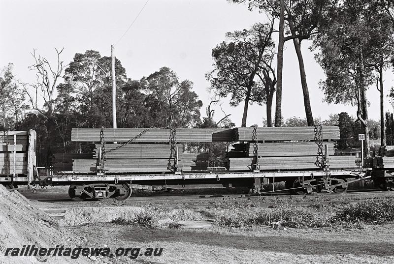 P09025
QC class 23517 with timber load, side view, at Manjimup, PP line 
