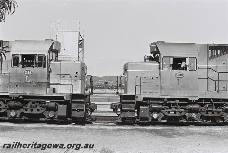 P09032
L class 252, L class 266 nose to nose, Forrestfield Yard, side view of cabs

