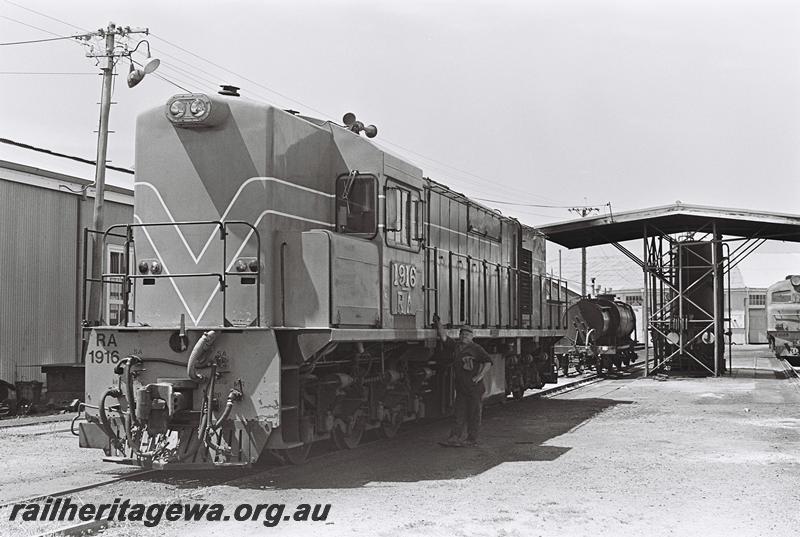 P09046
RA class 1916, refuelling facility, Bunbury loco depot, front and side view
