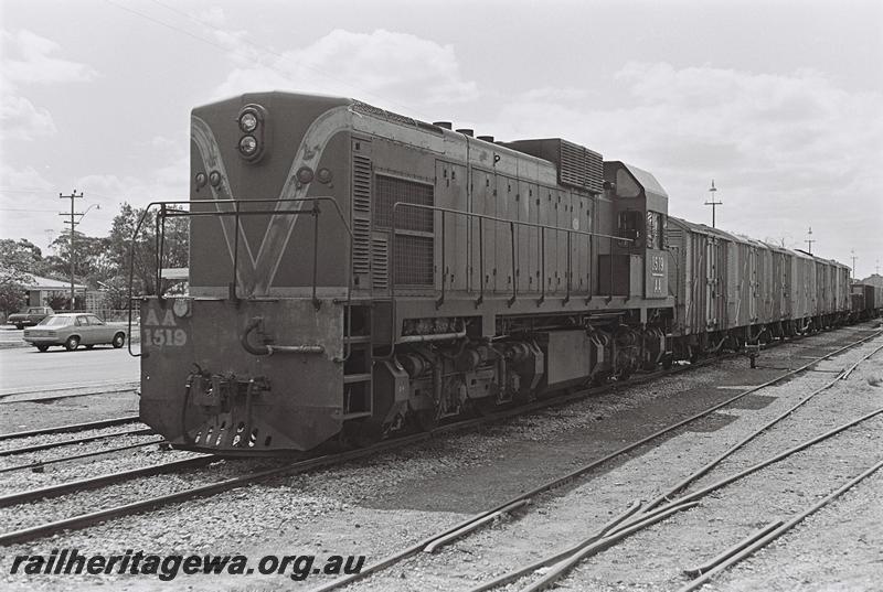 P09063
AA class 1519, Moora, MR line, long hood end leading, end and side view, goods train
