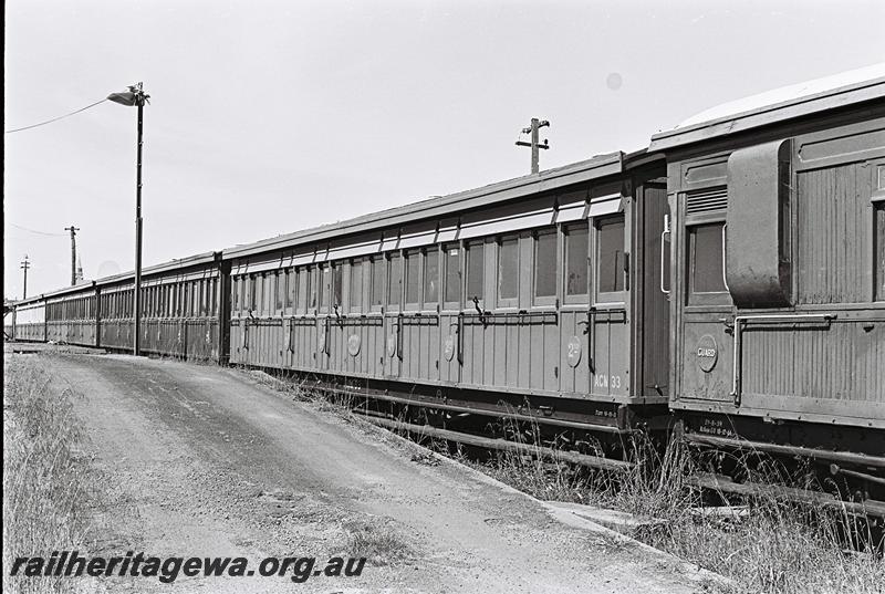 P09075
ACM class 33 carriage coupled to other carriages from the 