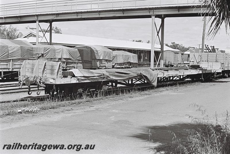 P09077
QMG class bogie flat wagon with end bulkheads, Narrogin, GSR line, end and side view.
