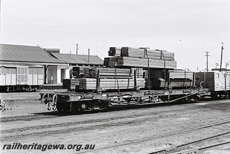 P09086
QA class 9363 bogie flat wagon with timber load, end and side view
