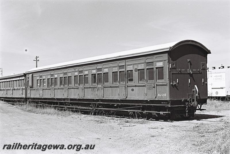 P09101
AU class 218 carriage coupled to ACM class 33, Bunbury, carriages from the 