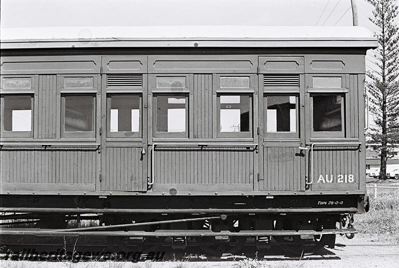 P09102
AU class 218, side view of the end two compartments

