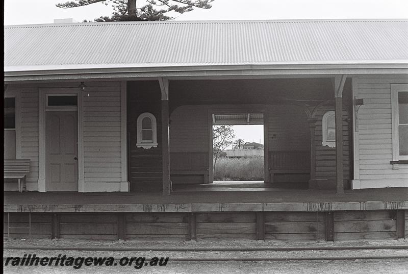 P09136
Station building, Busselton, BB line, view of the centre of the building showing the waiting room, trackside view
