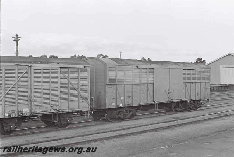 P09152
FD class 14280 louvered van, VF class 23315 bogie louvered van, end and side view
