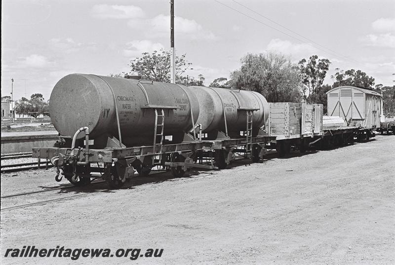P09177
J class 40418 tank wagon for Chromate Water coupled to another J class, GE class and other wagons, end and side view.
