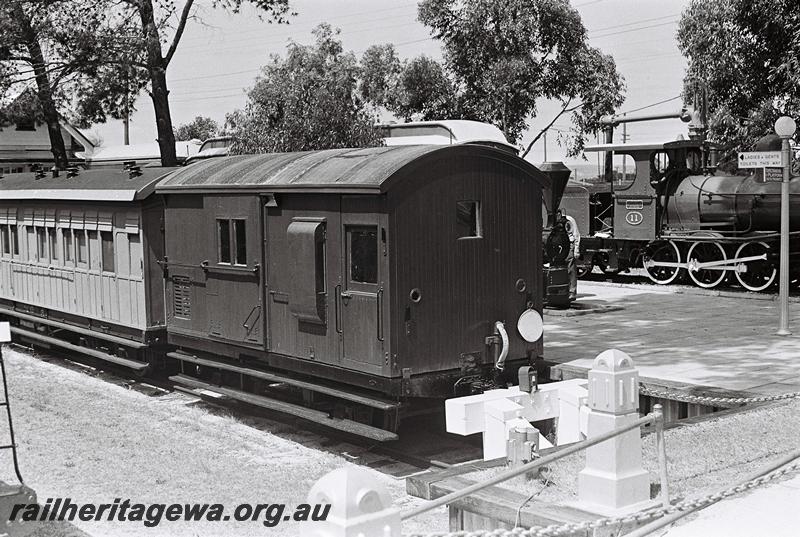 P09241
ZF class 441 four wheel brakevan, Rail Transport Museum, Bassendean, side and end view
