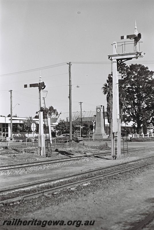 P09249
Signals, one with bracket, Katanning, GSR line clock tower in background
