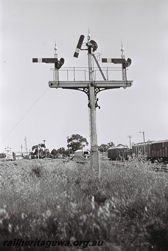 P09250
Signal, bracket with three arms, Katanning, GSR line, front view
