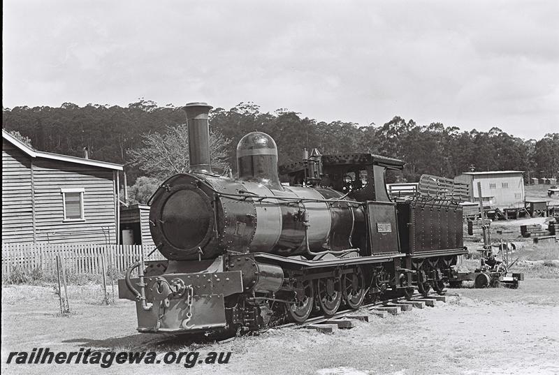 P09254
SSM loco No.7, Pemberton, front and side view 
