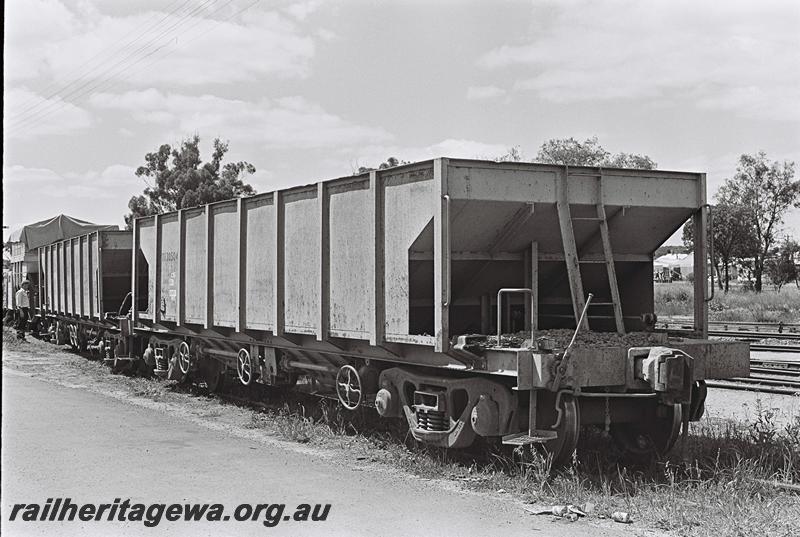 P09287
XM class bogie ballast hopper, side and end view
