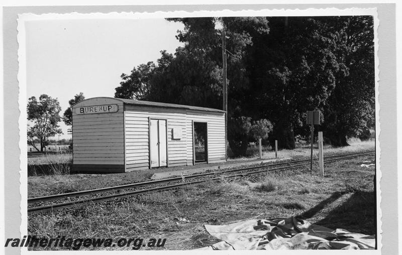 P09393
Burekup, shelter shed, store shed, platform, nameboard. SWR line.
