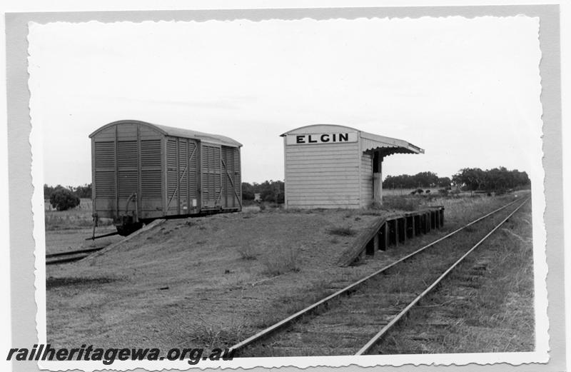 P09412
Elgin, shelter shed, platform and loading ramp combined, nameboard, wagon in siding. BB line.
