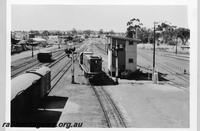 P09439
Narrogin, north end of platform area, yard, signal box, signals, DA class 1571 in Up platform road, wagons in sidings. GSR line.
