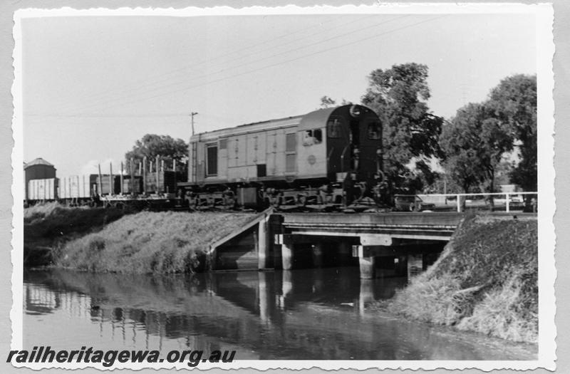 P09446
Busselton, F class 46 with train crossing Vasse River. BB line.
