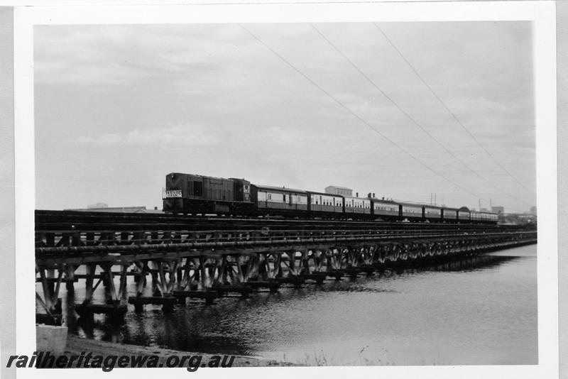 P09450
Goodwood, picnic train, R class 1904, Bunbury bridge. SWR line.
