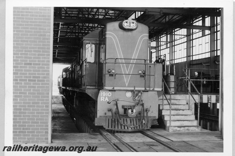 P09452
Avon Yard, loco shed, RA class 1910. ER line.

