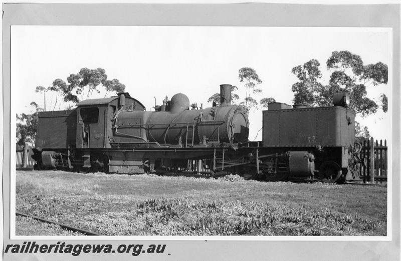 P09468
MSA class 466 2-6-0+0-6-2 Garratt loco at East Perth, first Garratt built in Southern Hemisphere, renumbered 491 in 1947. Goggs No. 75
