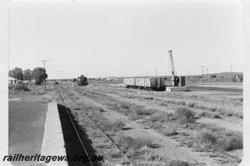 P09518
Station platform looking south, crane on loading bank, wagons in yard. Mount Magnet, NR line.
